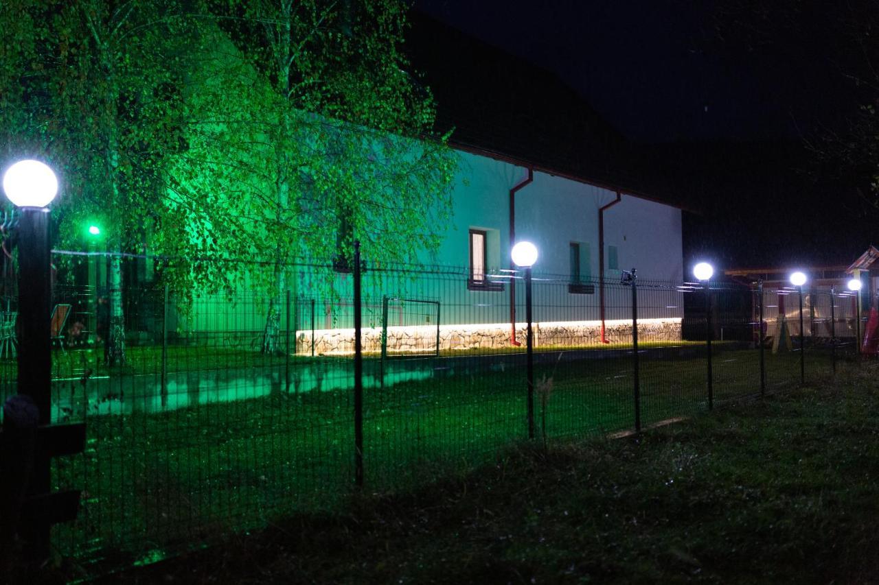 Conacul De Sub Munte Villa Novaci-Straini Exterior photo