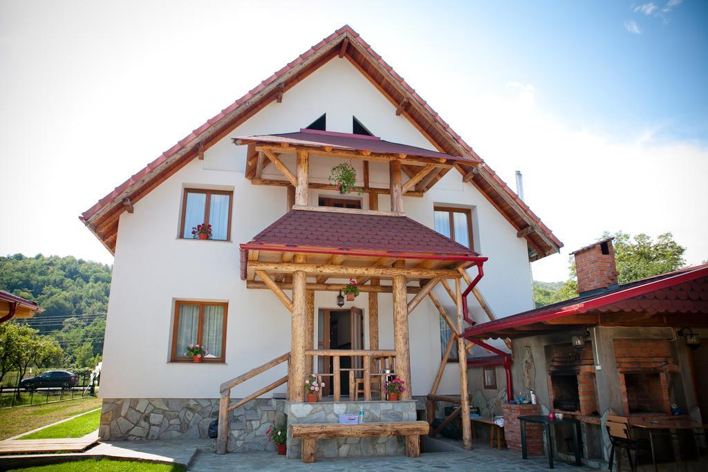 Conacul De Sub Munte Villa Novaci-Straini Exterior photo