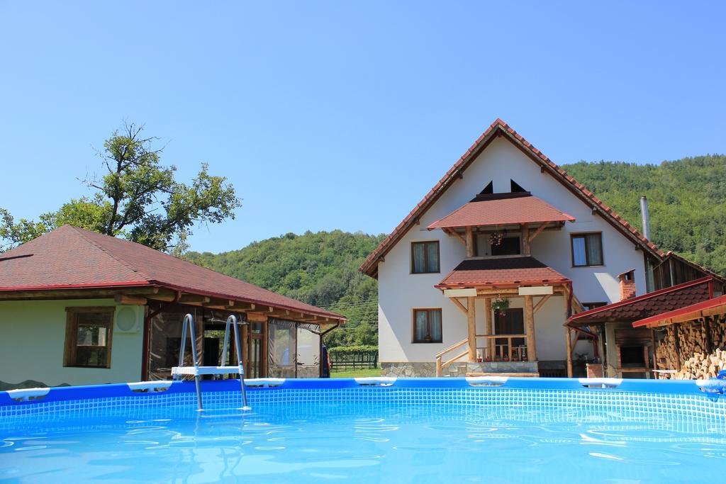 Conacul De Sub Munte Villa Novaci-Straini Exterior photo