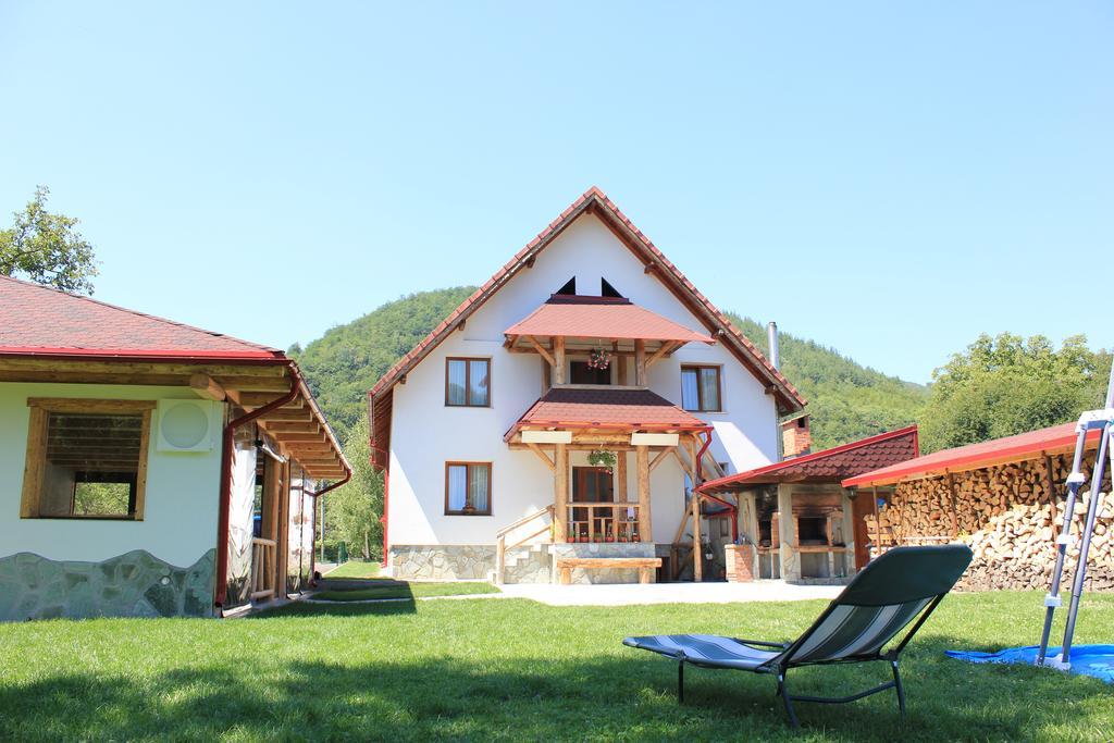 Conacul De Sub Munte Villa Novaci-Straini Exterior photo