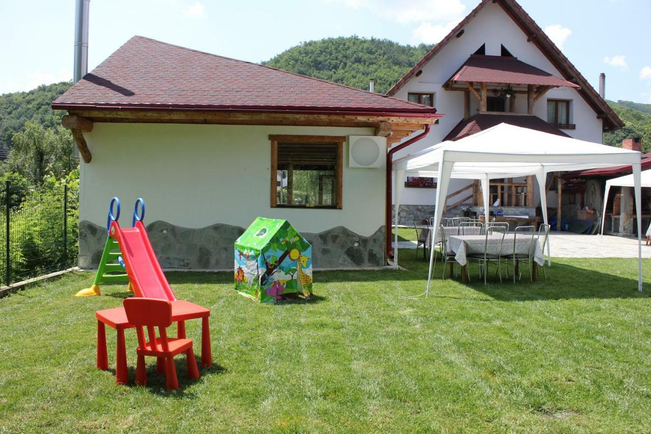 Conacul De Sub Munte Villa Novaci-Straini Exterior photo